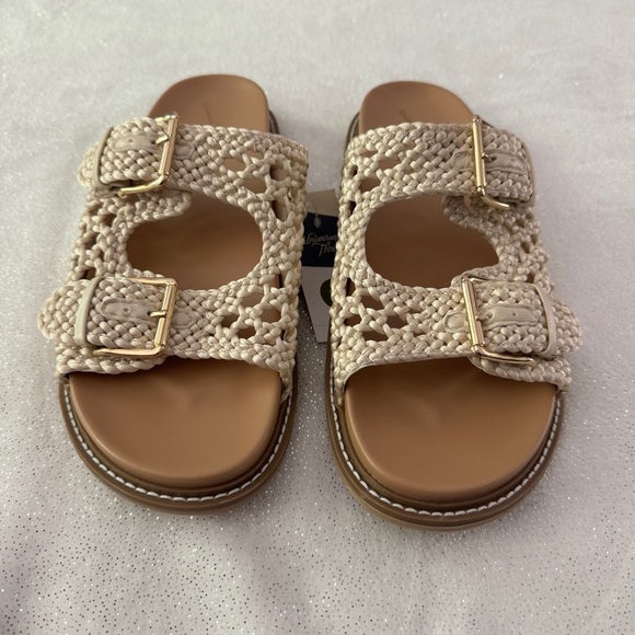 UNIVERSAL THREAD Off White Kylie Buckle Sandals - Picture 2 of 9